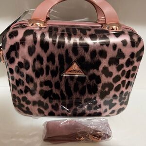 Chic Leopard Print Cosmetic Bag with Pink Accents